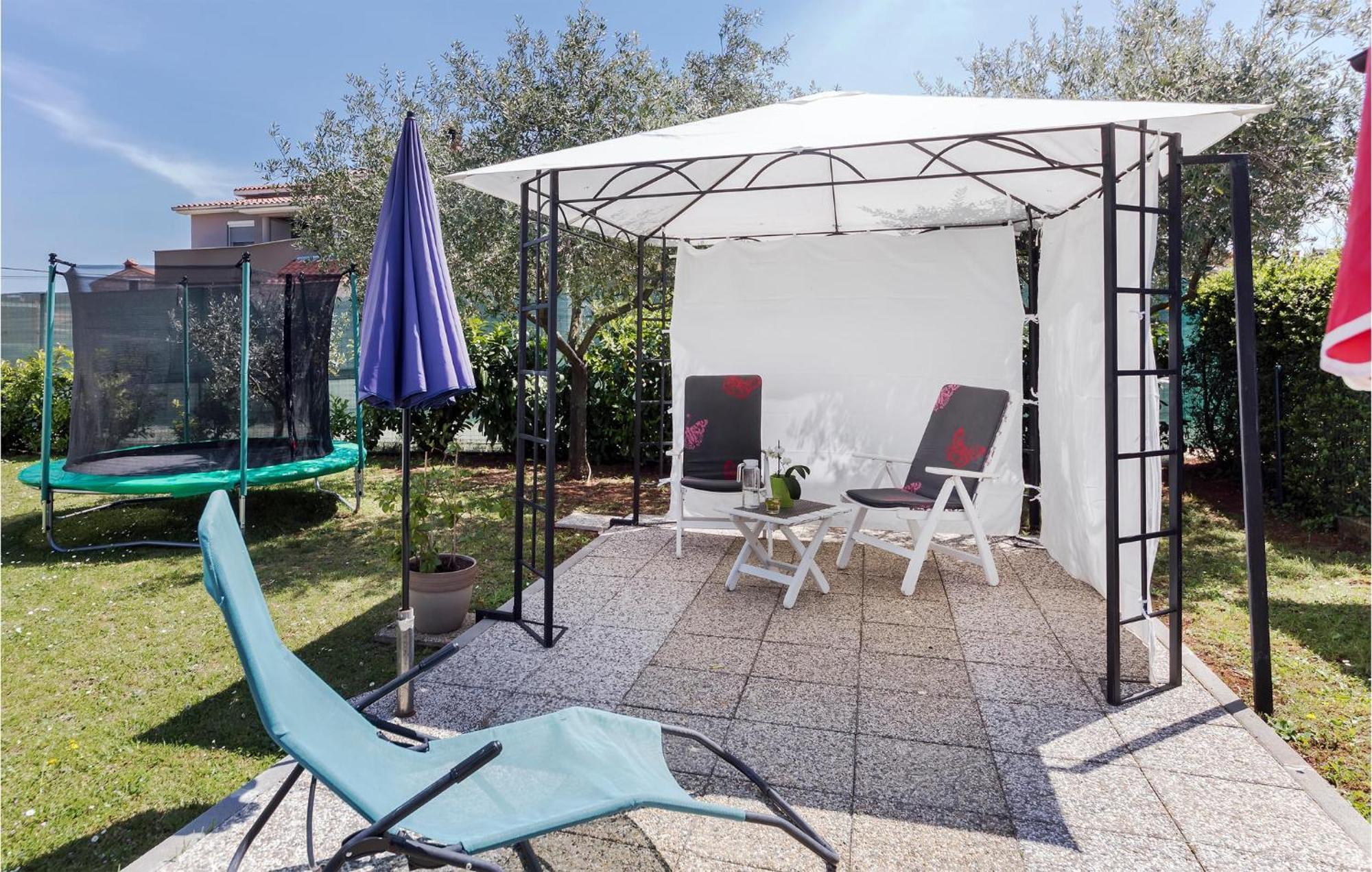 2 Bedroom Beautiful Apartment In Valtura Exterior foto